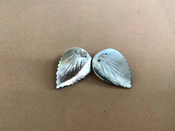 Dainty Shell Earrings Clip On Earrings, 1950s Han… - image 6