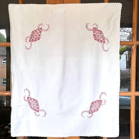 Vintage Embroidered Tablecloth: Mid-century Hungarian Cotton-linen