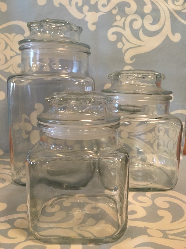 Great Set Of Three Clear Glass Canisters With Lids In Excellent Condition