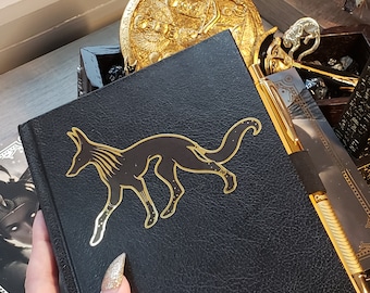 Anubis Sticker - goudfolie metallic chroom - gestanst - Egyptische mythologie - zwarte jachtjakhals - glanzend