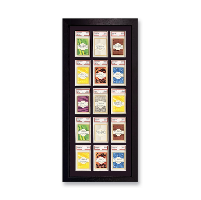 Puede incluir: Un marco negro con 15 tarjetas coloridas en su interior. Cada tarjeta tiene un dise&ntilde;o diferente y el texto "REDANCO DISPLAYS".