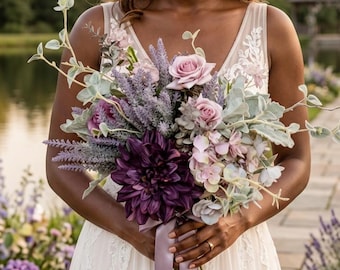 Bouquet da sposa selvatico con dalie artificiali, fiori viola lavanda per decorazioni per la casa.