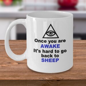Truther mok - Als je wakker bent is het moeilijk om terug te gaan naar SHEEP - Funny Conspiracy theorieën cup - samenzwering theoreticus cadeau