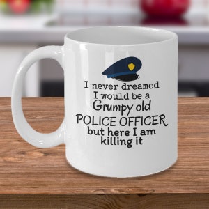 Grumpy vecchio agente di polizia - Divertente ufficiale di polizia ritiro scherzo regalo - tazza di caffè delle forze dell'ordine - poliziotto poliziotto regalo