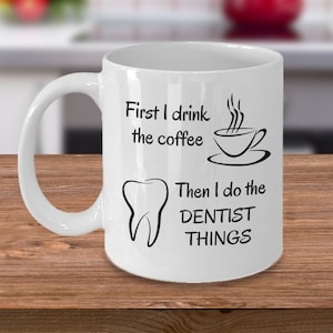 Caneca engraçada do amante do café do dentista - Primeiro o café Depois eu faço as coisas do dentista - Piada engraçada de odontologia - Prática de estomatologia da escola de odontologia