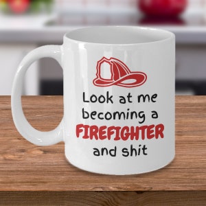 Taza de café de bomberos divertidos - Mírate convertirte en bombero y mierda - Futuros regalos de bomberos - broma de bomberos de FD - humor de rescate de fuego