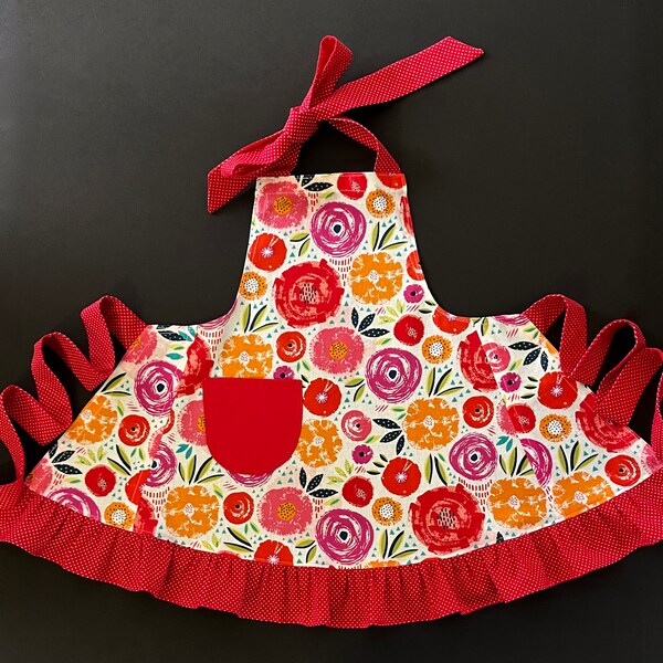 Toddlers Flower Print Apron, Girls Apron, Flower Print Apron, Ruffled Apron, Bib Apron, Apron with Pocket, Little Girls Apron, Child's Apron