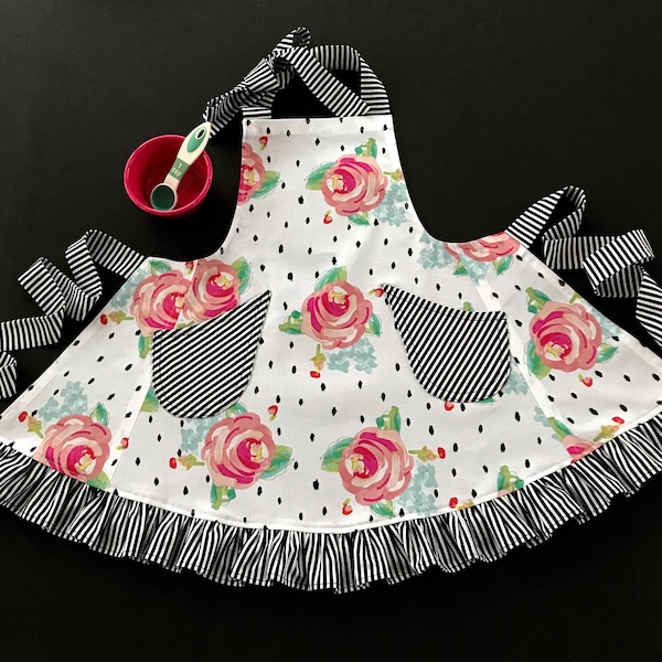 Toddler's Apron, Little Girl's Floral Print Apron, Girl's Black & White Apron, Vintage Look Girl's Apron, Bib Apron, Ruffled Apron