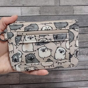 Estuche para identificación de carlino / Cartera para perro carlino / Monedero con cremallera para amantes de los perros / Estuche para llavero minimalista / Correa de muñeca opcional