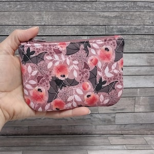 Monedero pequeño acolchado con temática de murciélago / Monedero minimalista