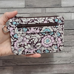 Estuche para identificación con diseño de flores espeluznantes, estuche para identificación con doble cierre, billetera minimalista, llavero con diseño floral gótico neutro, correa de muñeca opcional