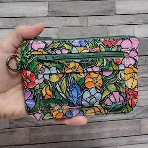 Estuche para identificación con diseño floral, tarjetero de tela de algodón con vitral, monedero con diseño floral, funda para identificación hecha a mano / Correa de muñeca opcional