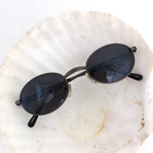 Vintage 90s Wire Oval Sunglasses with Grey Lens