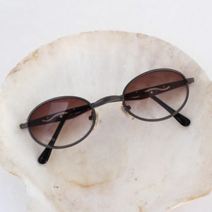 Vintage 90s Wire Oval Sunglasses with Grey Lens