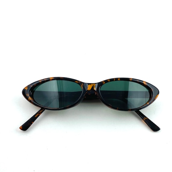 90s Vintage Logo Cat-Eye Sunglasses