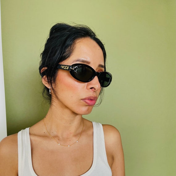 True Vintage 90s Circular Black Oval Sunglasses w… - image 4