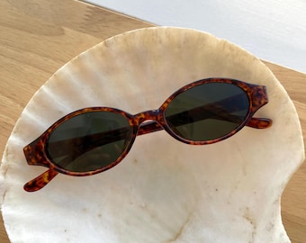 Vintage 90s Small Tortoise Oval Sunglasses