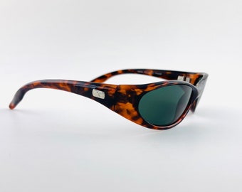 Óculos de sol vintage estilo tartaruga, tamanho pequeno, com armação envolvente.