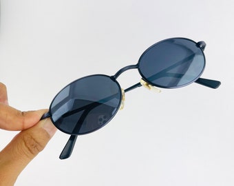 90s Vintage Oval Sunglasses: Black Reflective Lens, Purple Frame