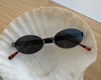 Vintage 90s Wire Oval Sunglasses with Grey Lens