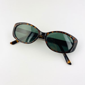 Authentic Vintage 90s  Tortoise Oval Sunglasses