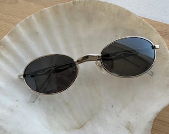 Vintage Silver Metal Frame Oval Sunglasses with Grey Mirror Lens