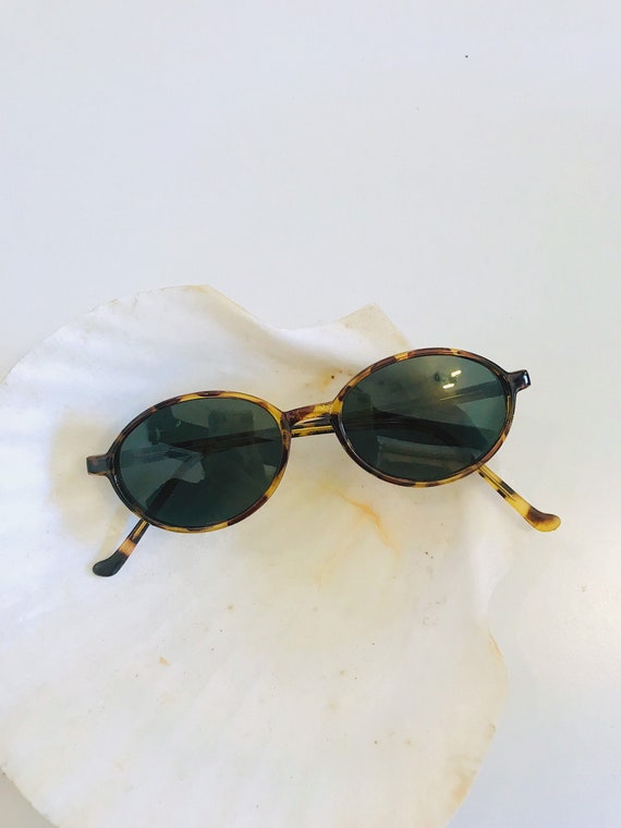 classic tortoise shell glasses