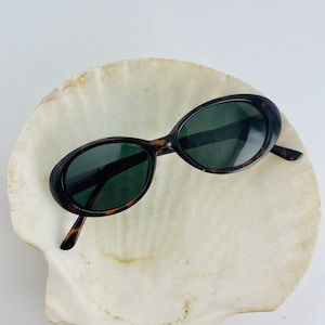 Authentic Vintage 90s Slim Tortoise Oval Shell Sunglasses Deadstock image 5