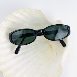 True Vintage 90s Slim Black Oval Sunglasses