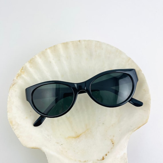 True Vintage 90s Black Mod Oval Sunglasses - image 4