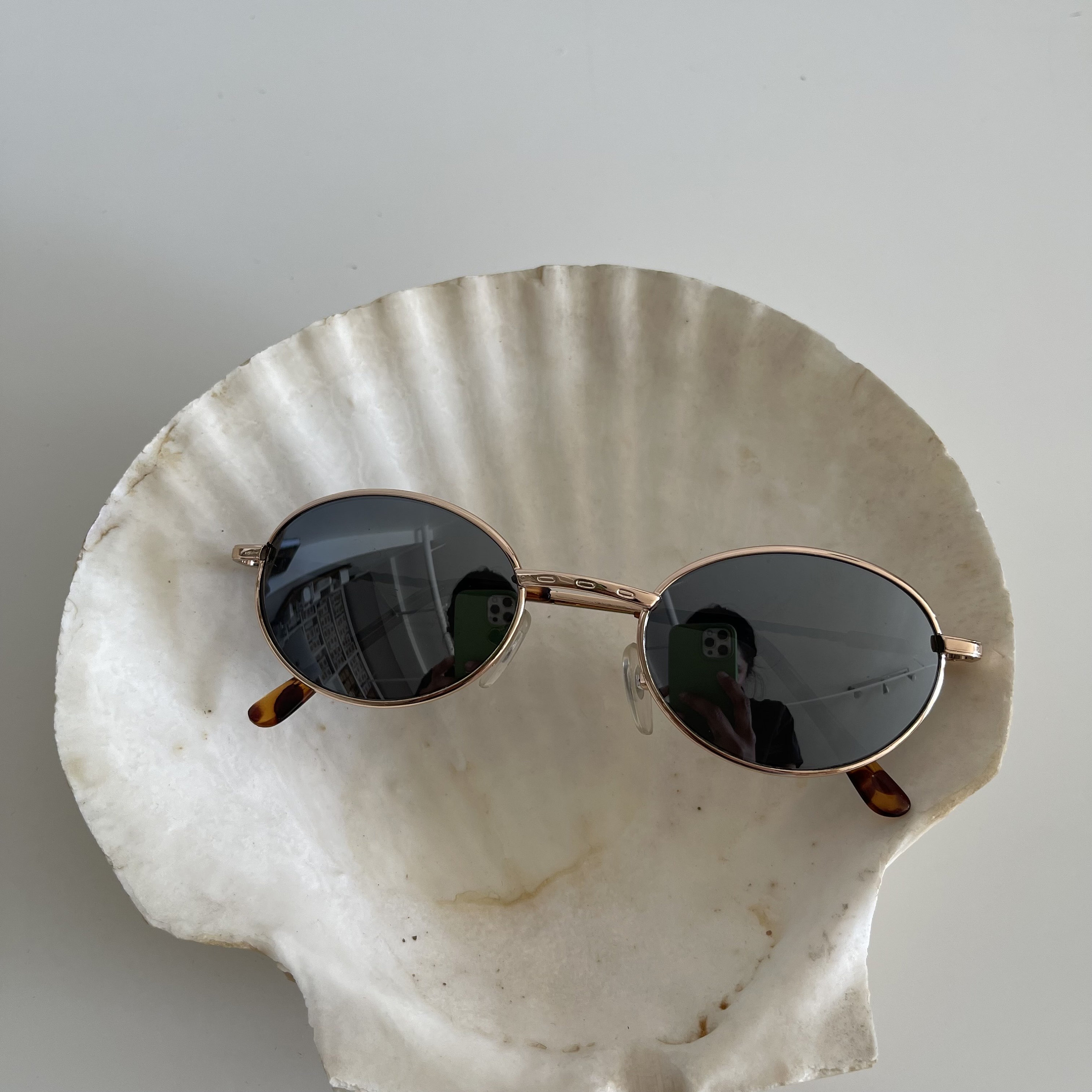 Authentic Vintage Gold Metal Frame Oval Sunglasses With Reflective Lenses - Etsy Authentic Vintage Gold Metal Frame Oval Sunglasses With Reflective Lenses - Etsy