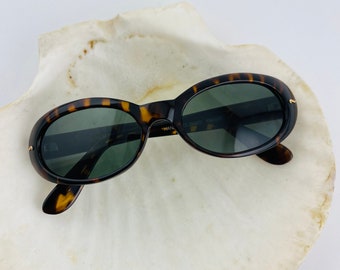 True Vintage 90s Circular Tortoise Oval Sunglasses with Gold Detailing