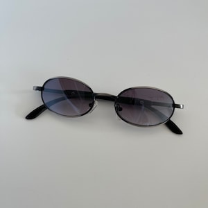 Vintage 90s Wire Oval Sunglasses with Grey Lens