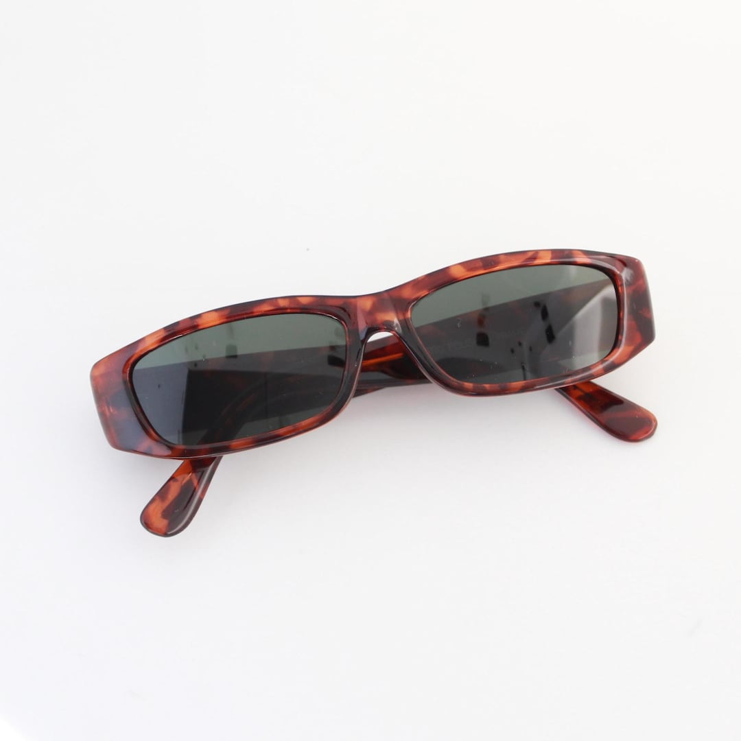 Ray-Ban Vintage Red Tortoiseshell Rectangular Sunglasses Unisex Chic 103-122 Ray-Ban L1725 Wayfarer II Tortoise Shell Sunglasses main image 3
