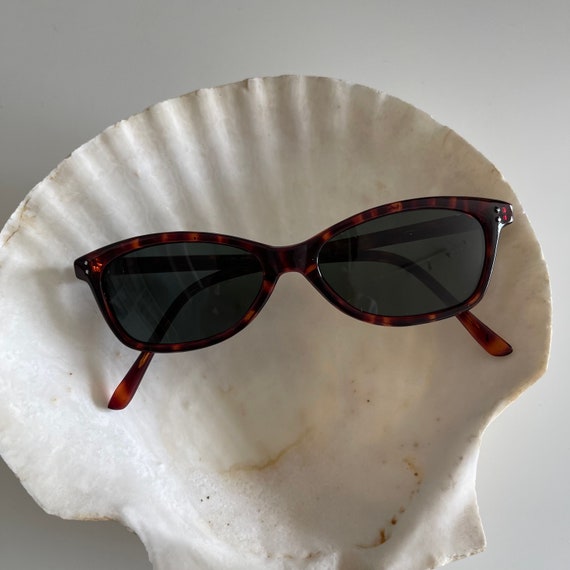 True Vintage 90s Mini Tortoise Triangle Sunglasses