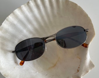 Vintage Silver Metal Frame Oval Sunglasses with Grey Mirror Lens
