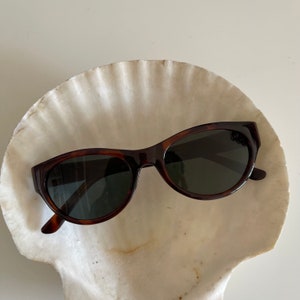 Vintage 90s Red Tortoise Oval Shell Sunglasses