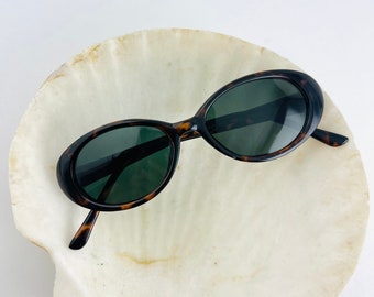Autentici occhiali da sole vintage anni &#39;90 sottili ovali in tartaruga / Deadstock