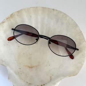 Vintage Black Metal  Oval Sunglasses with Grey Lens