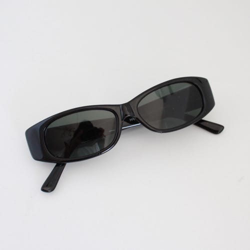 True Vintage 90s Black Rectangle Sunglasses - Etsy display picture 2