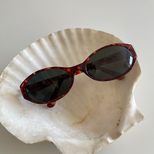Vintage 90s Slim Tortoise Oval Sunglasses