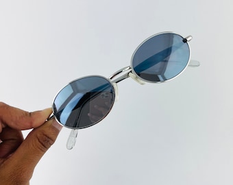 Lunettes de soleil ovales vintage en métal argenté avec verres miroir gris