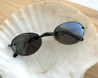 Lunettes de soleil ovales en fil de fer vintage des années 90 avec verres gris
