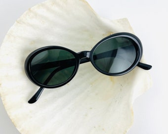Authentic Vintage 90s Minimal Black Oval Sunglasses