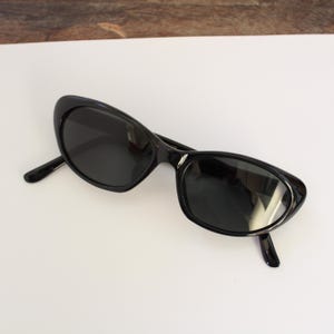 Vintage 90s Black Cat-Eye Sunglasses