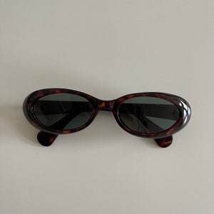 Authentic Vintage 90s Tortoise Oval Sunglasses