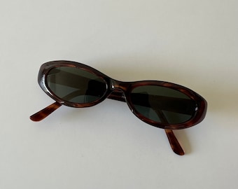 Authentic Vintage 90s Red Tortoise Small Oval Sunglasses