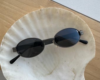 Lunettes de soleil ovales en fil de fer vintage des années 90 avec verres gris