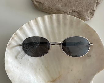 Vintage Silver Metal Frame Oval Sunglasses with Grey Mirror Lens