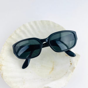 True Vintage 90s Black Rectangle Sunglasses